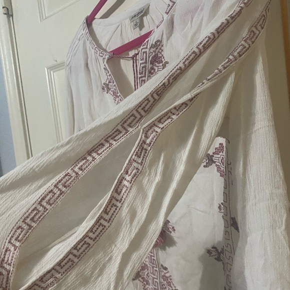 Lucky Brand ivory embroidered boho blouse with cutout sleeves and tassel L - Picture 3 of 8